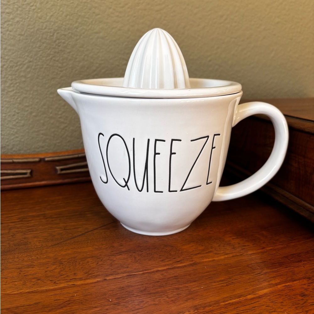 Rae Dunn Squeeze juicer